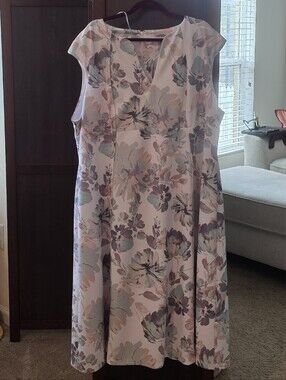 NWOT Calvin Klein Pastel Floral V-Neck Dress in Mint and Blush